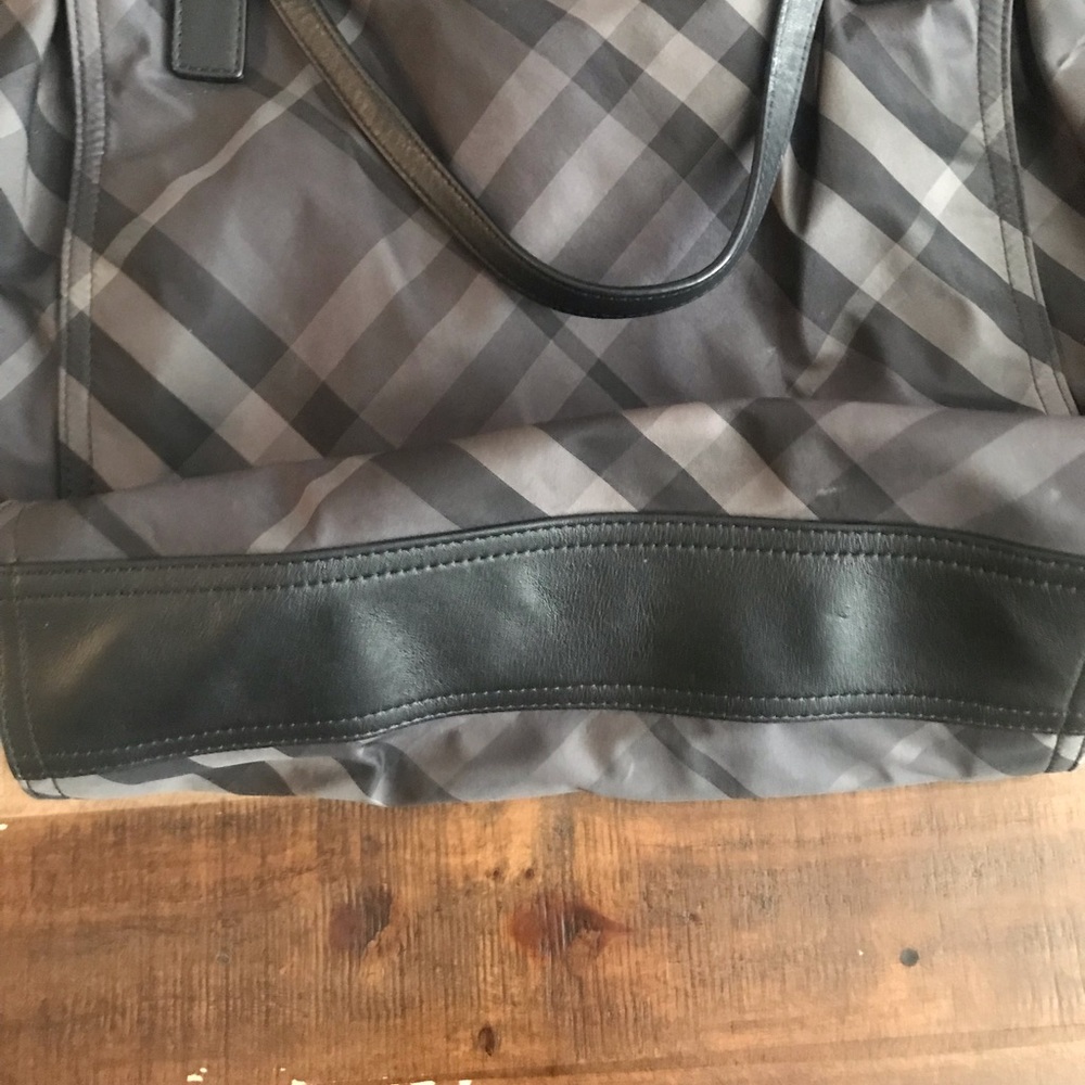 EUC Burberry Purse - Picture 8 of 13